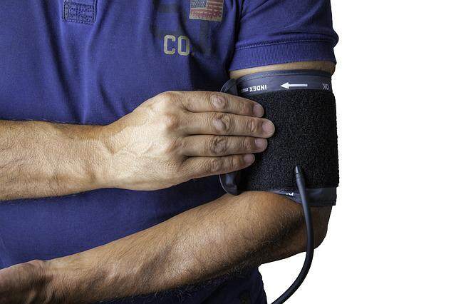 blood-pressure-monitor-gbb0a52534_640